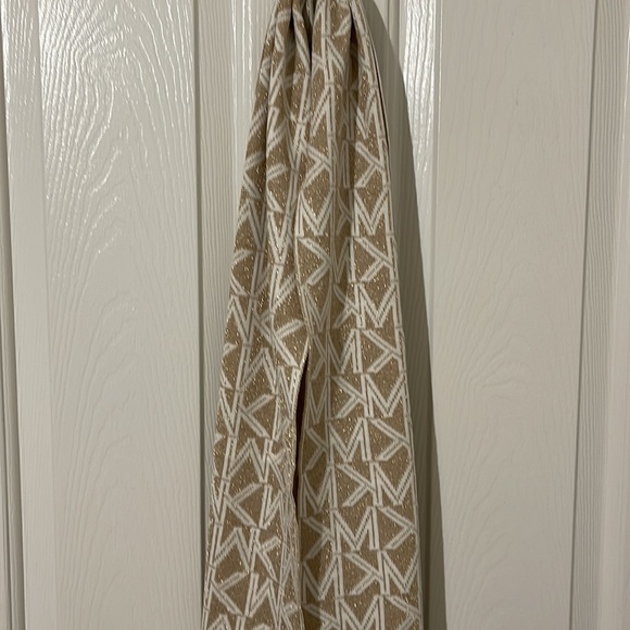 Michael kors scarf - Picture 2 of 3